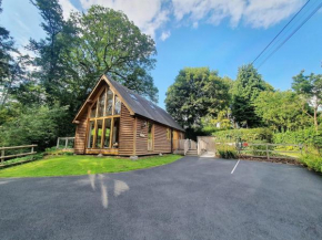 Swn Y Nant Lodge with hot tub Brecon